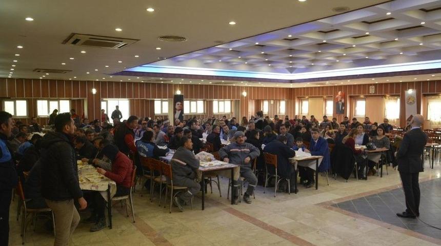 Başkan Özbaş Personelle Bir Araya Geldi