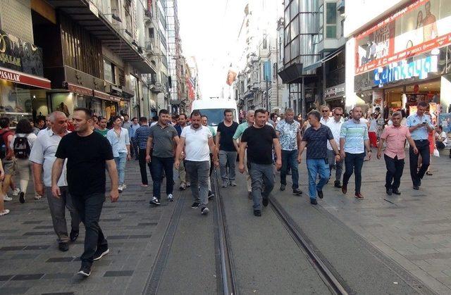 (özel) İstiklal Caddesinde 