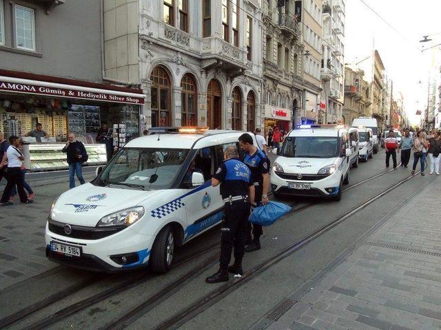 (özel) İstiklal Caddesinde 