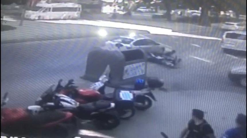 (&ouml;zel) İstanbul&rsquo;da Motosikletlinin &Ouml;l&uuml;mden D&ouml;nd&uuml;ğ&uuml; An Kamerada
