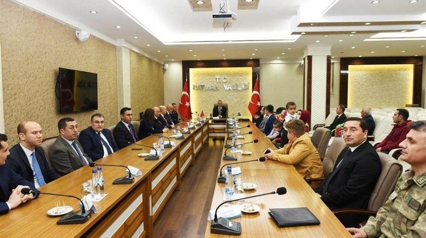 Şehit Yakını Ve 15 Temmuz Gazilerine &Ouml;v&uuml;n&ccedil; Madalyası Verildi