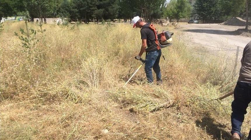 Malazgirt Belediyesi Milli Park&rsquo;ta Temizlik &Ccedil;alışmalarına Yoğunluk Verdi