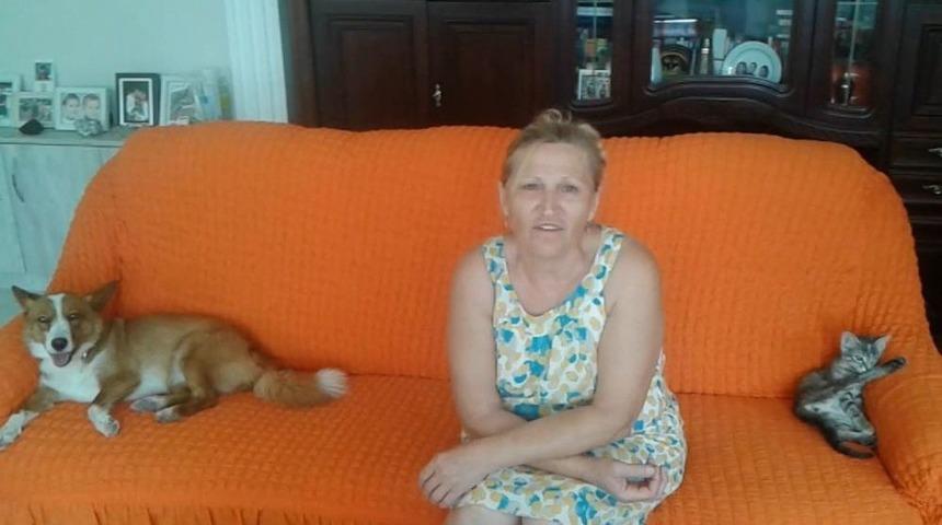 Evinde 11 Köpek Ve 7 Kedi Bakıyor