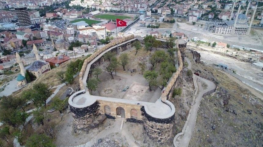 Nevşehir Kalesinde Kurtarma Kazısına Başlandı