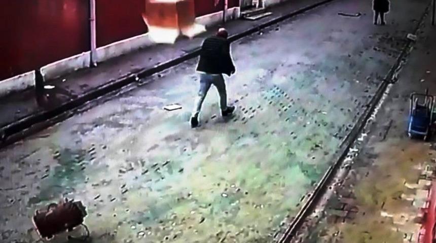 Balkondan D&uuml;şen Fırın Az Daha &Ouml;ld&uuml;r&uuml;yordu