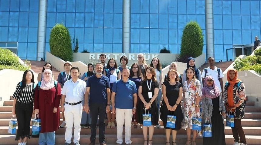 Yabancı Uyruklu &Ouml;ğrenciler G&ouml;n&uuml;ll&uuml; K&uuml;lt&uuml;r El&ccedil;iliği G&ouml;revi &Uuml;stlenecek