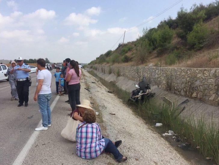 Yolcu Minibüsü İle Çarpışan Otomobil İkiye Bölündü, Yaralılar Var G5