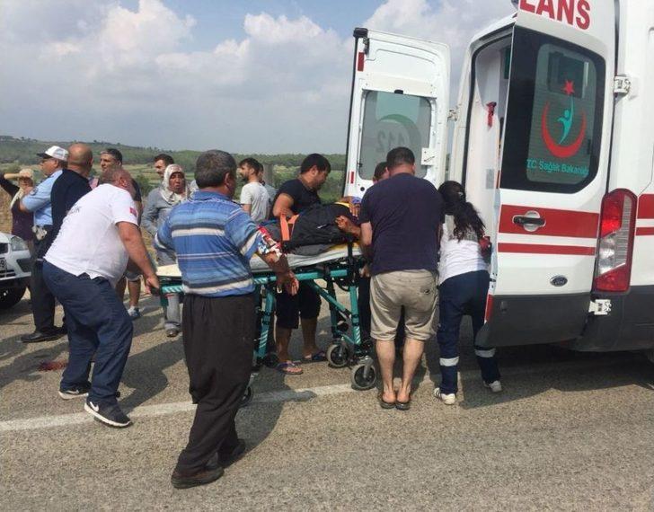 Yolcu Minibüsü İle Çarpışan Otomobil İkiye Bölündü, Yaralılar Var G1