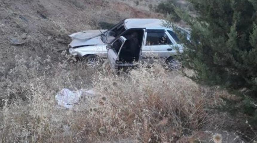 Otomobil Şarampole Yuvarlandı: 3 Yaralı