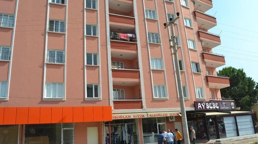 Apartmanın 5. Katından D&uuml;şen &Ccedil;ocuk Ağır Yaralandı