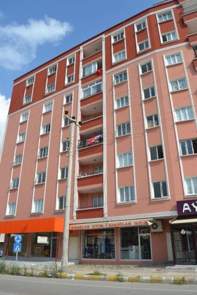 Apartmanın 5. Katından Düşen Çocuk Ağır Yaralandı