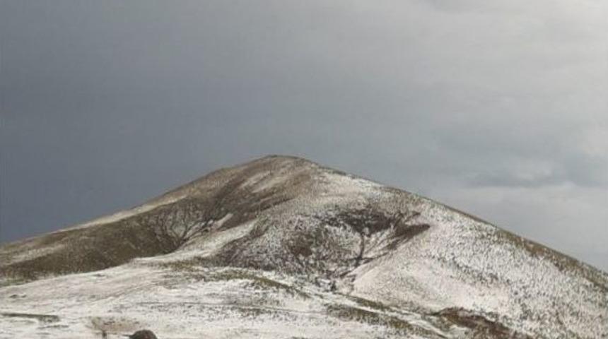 Erzurum&rsquo;un Y&uuml;ksek Kesimleri Beyaza B&uuml;r&uuml;nd&uuml;