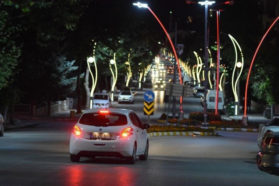 Zile, Led Aydınlatma Sistemi Sayesinde Y&uuml;zde 50 Tasarruf Ediyor