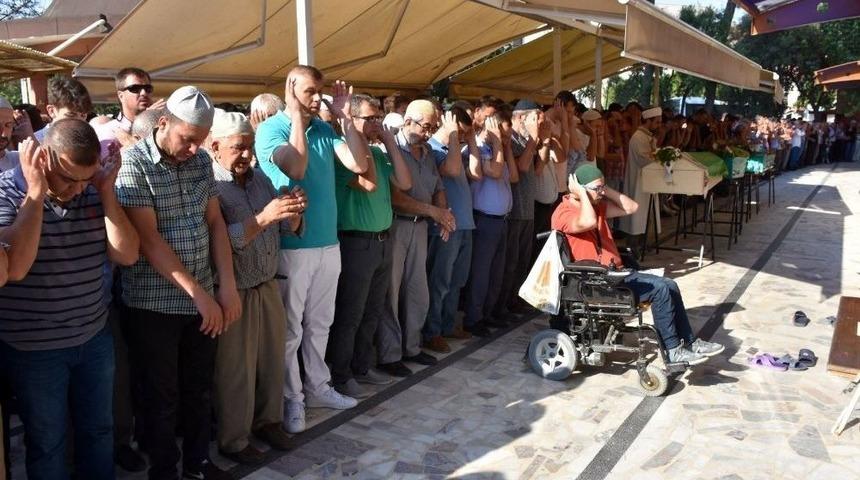 Birlikte Can Verdiler, Cenazelerinde Tabutları Yan Yanaydı