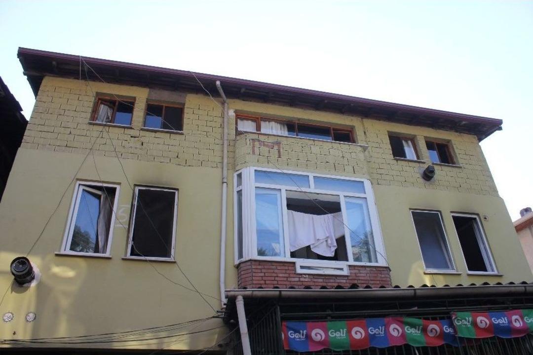 Evde &Ccedil;ıkan Yangında Yaşlı Kadın Hayatını Kaybetti