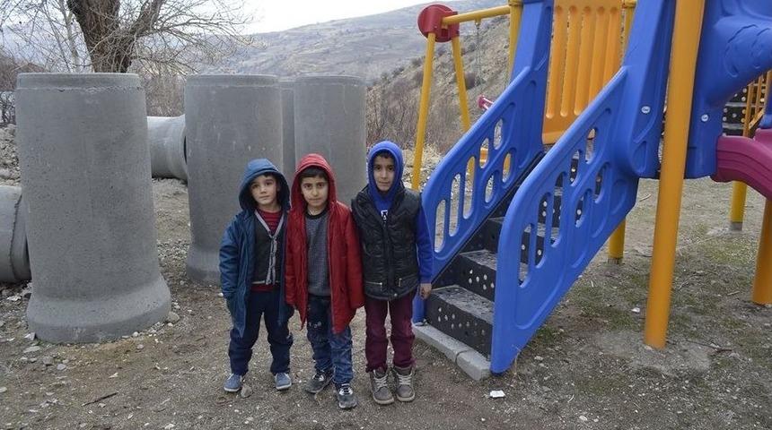 Molozların İ&ccedil;inde Oyun