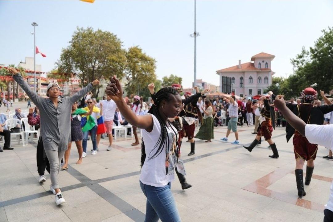 20 &Uuml;lke 20 K&uuml;lt&uuml;r Bandırma&rsquo;da Buluştu.