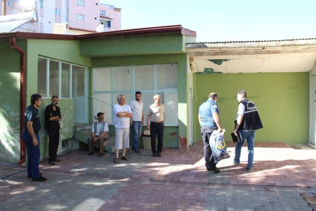 Yalnız Yaşıyordu, Camide &Ouml;l&uuml; Bulundu