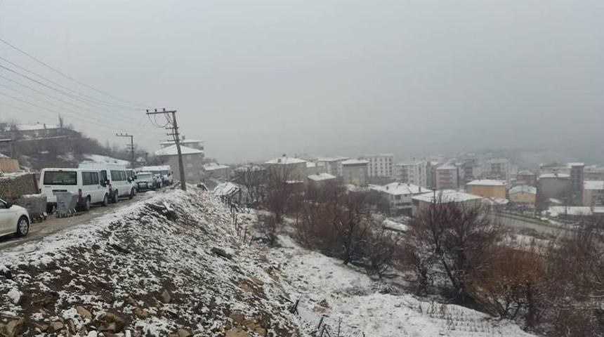 Kulp&rsquo;a Yılın İlk Karı Yağdı