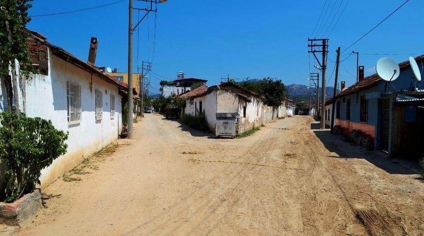Germencik Belediyesi Bozulan Yolları Yeniledi