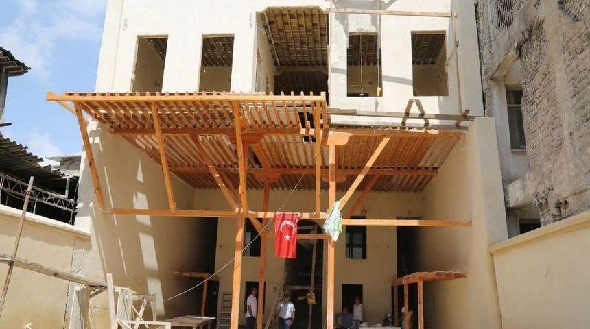 Bitişik Konakların Restorasyonuna Başlandı