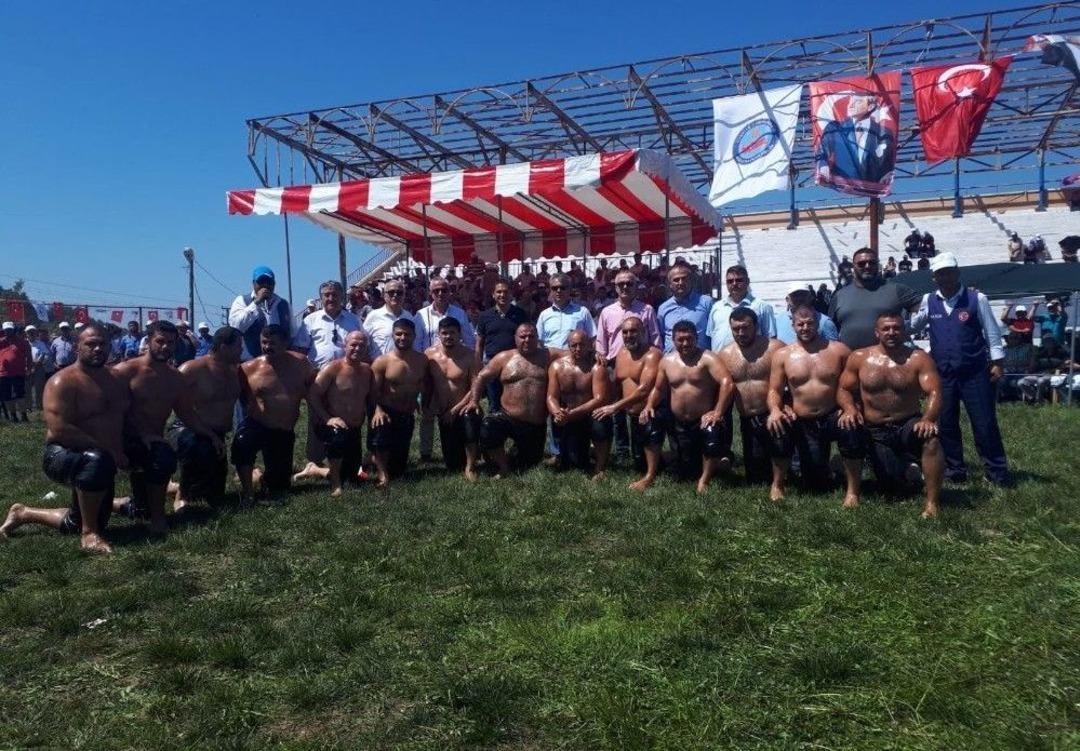 32. Geleneksel Dağk&ouml;y Yağlı G&uuml;reşleri&rsquo;nde Başpehlivan Serhat G&ouml;kmen Oldu