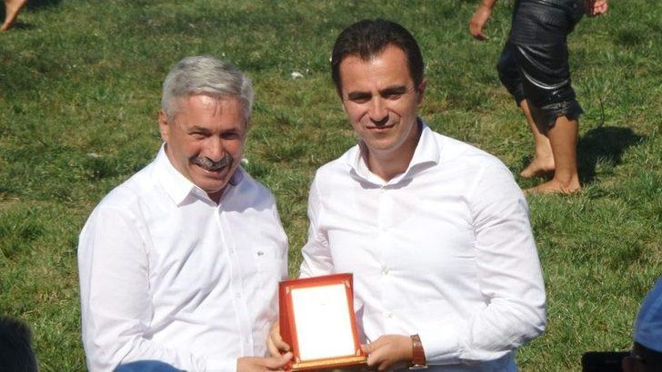 32. Geleneksel Dağköy Yağlı Güreşleri’nde Başpehlivan Serhat Gökmen Oldu G5