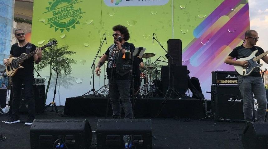 İzmir Bah&ccedil;e Konserlerinde Can Gox R&uuml;zgarı