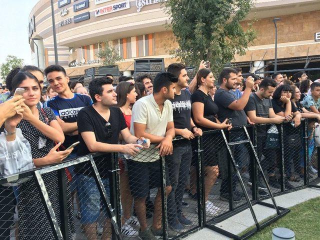 İzmir Bahçe Konserlerinde Can Gox Rüzgarı