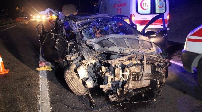 Elazığ&rsquo;da Otomobil R&ouml;morka Arkadan &Ccedil;arptı: 5 Yaralı