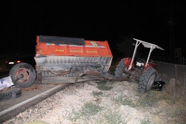 Elazığ’da Otomobil Römorka Arkadan Çarptı: 5 Yaralı