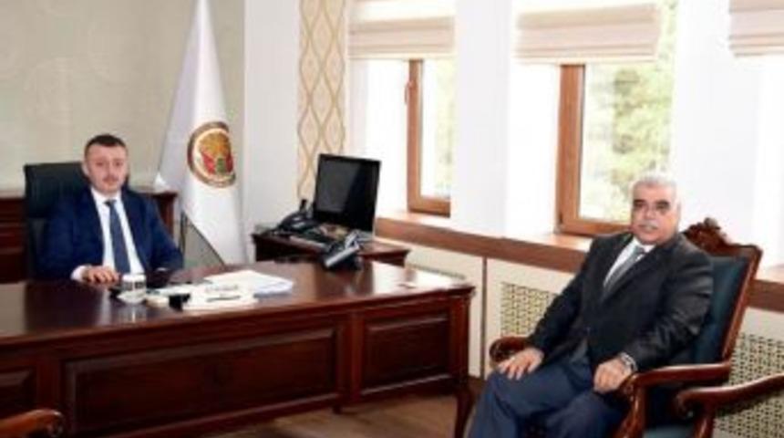 Vali B&uuml;y&uuml;kakın&rsquo;dan Diyanet Vakfı&rsquo;na Kurban Bağışı