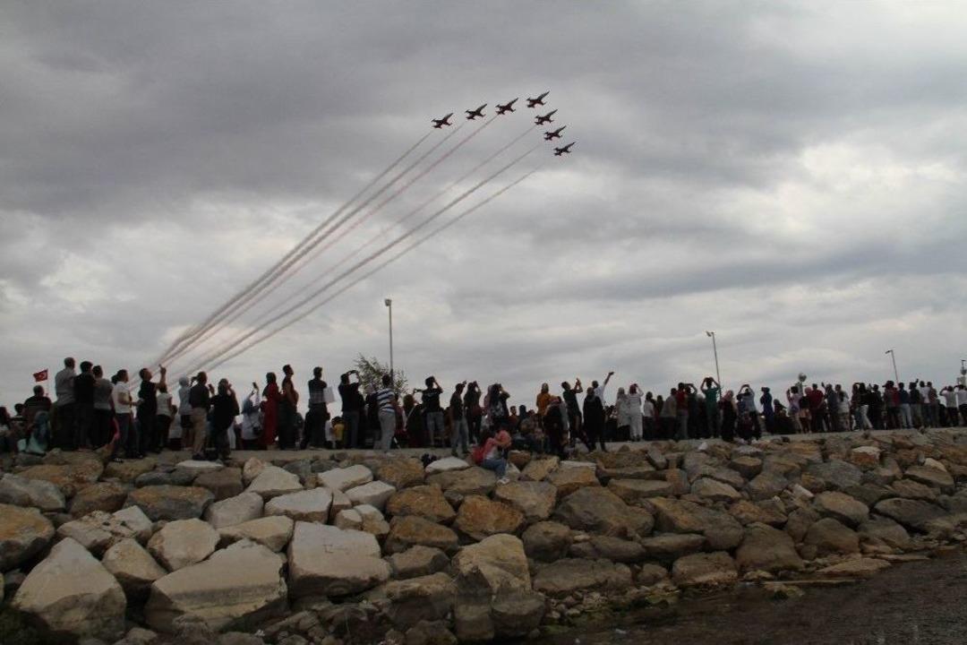 T&uuml;rk Yıldızları, Beyşehir G&ouml;l&uuml; Semalarında Yıldızlaştı