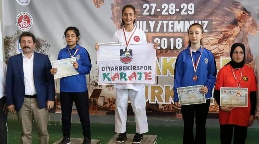Diyarbakır Karate Takımından B&uuml;y&uuml;k Başarı