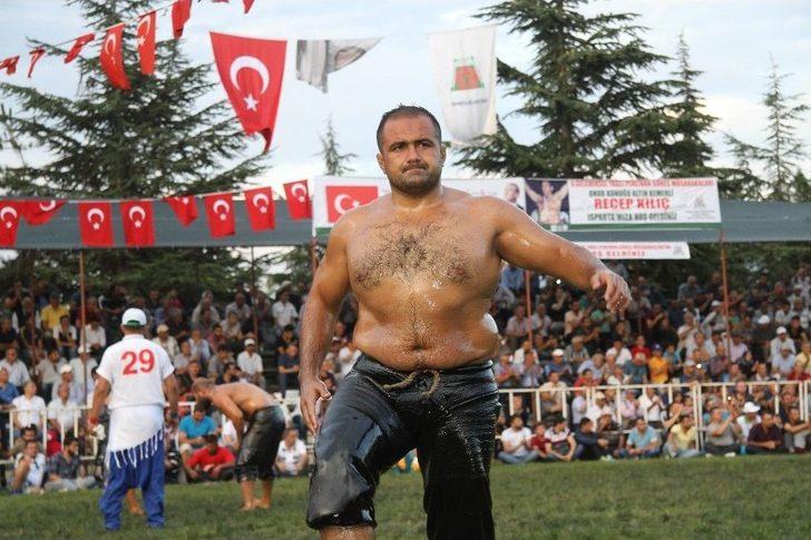 Isparta 4. Geleneksel Yağlı Pehlivan Güreşleri’nde Başpehlivan Mehmet Yeşilyeşil Oldu G3