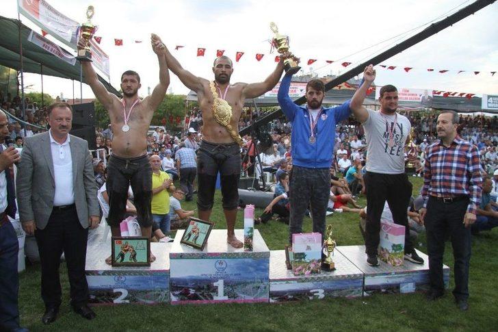 Isparta 4. Geleneksel Yağlı Pehlivan Güreşleri’nde Başpehlivan Mehmet Yeşilyeşil Oldu G4