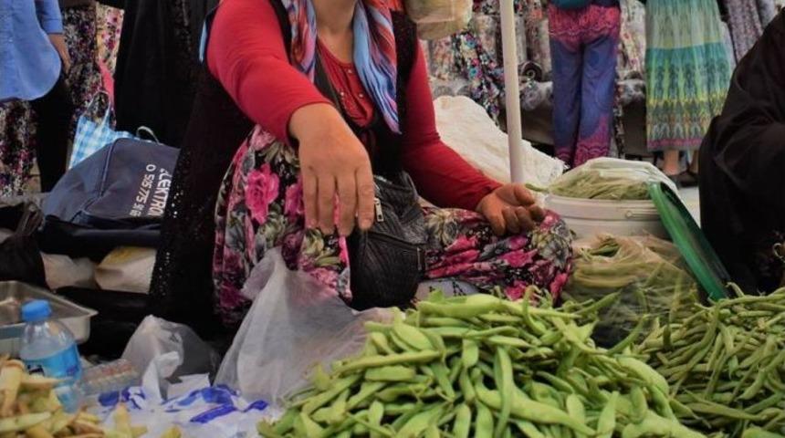 Tatilciler Havran K&ouml;yl&uuml; Pazarına Akın Ediyor