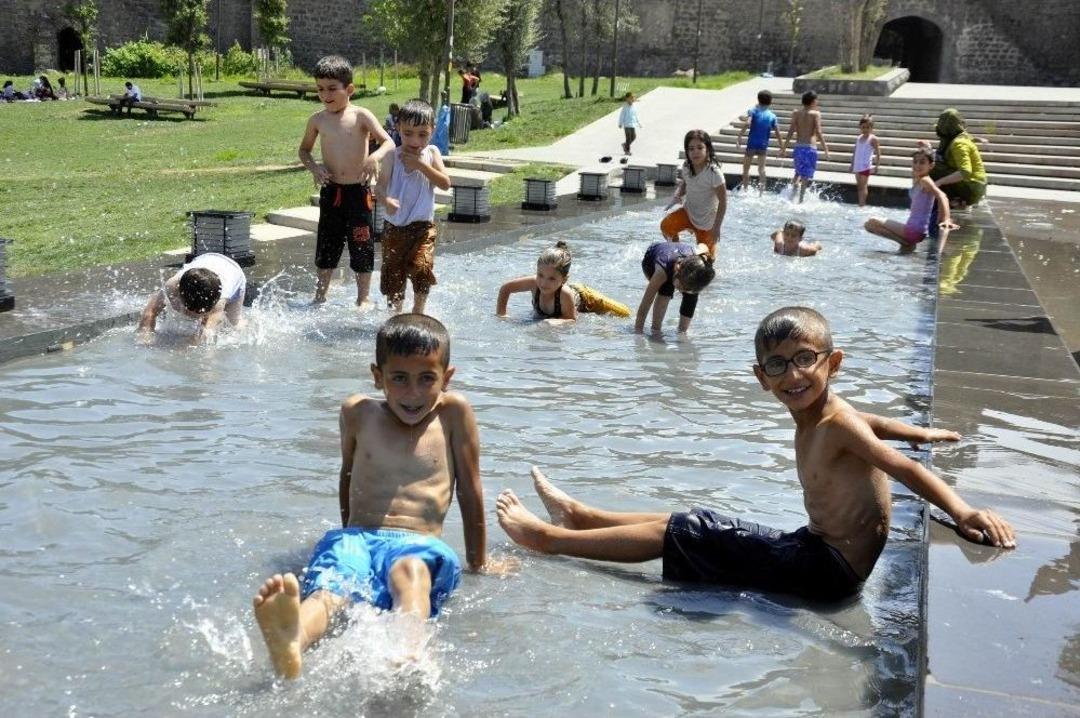 Sıcaktan Bulanan Vatandaşlar Evde Duramadı