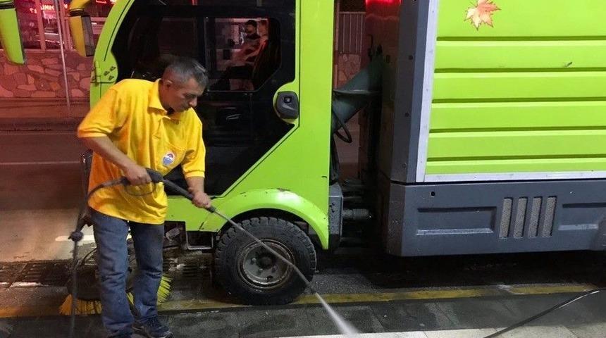 Yalova&rsquo;da Kaldırımlar Sabunlu Suyla Yıkanıyor