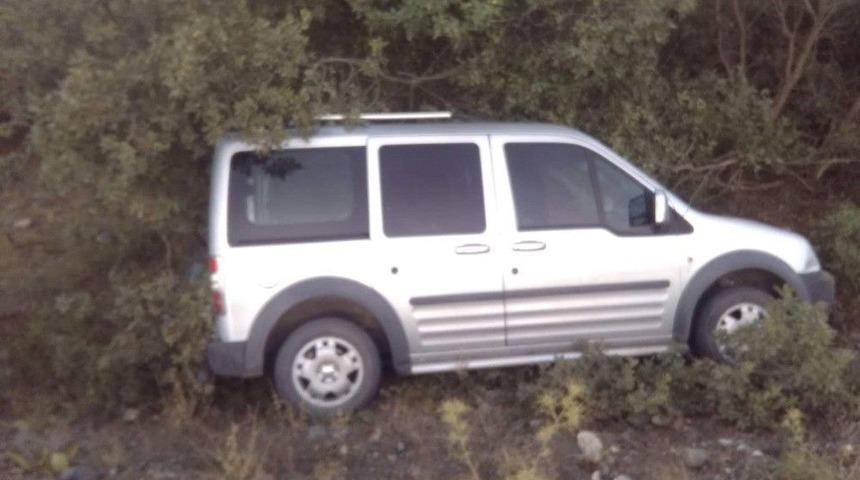 Hafif Ticari Otomobil Şarampole Uçtu: 2 Yaralı