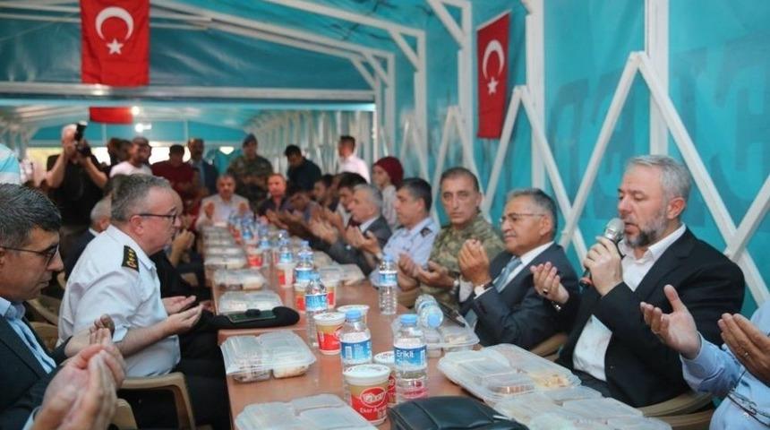 Başkan B&uuml;y&uuml;kkılı&ccedil; Taziye Ziyaretinde