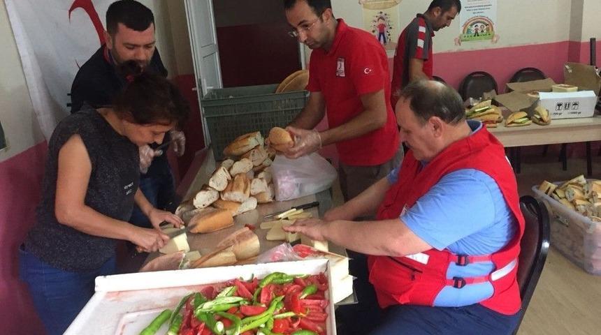 Kızılay Ve Afad&rsquo;dan Mevsimlik İş&ccedil;ilere Yardım