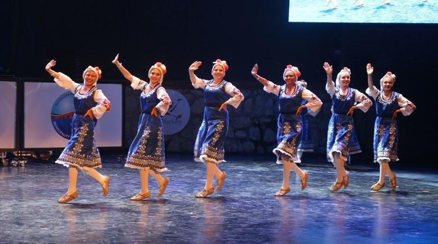 Altınk&ouml;pr&uuml; Halk Dansları Yarışmasında Nefesler Tutuldu