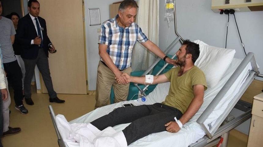 Vali Toprak Yaralı Özel Harekâtçı Polisleri Ziyaret Etti