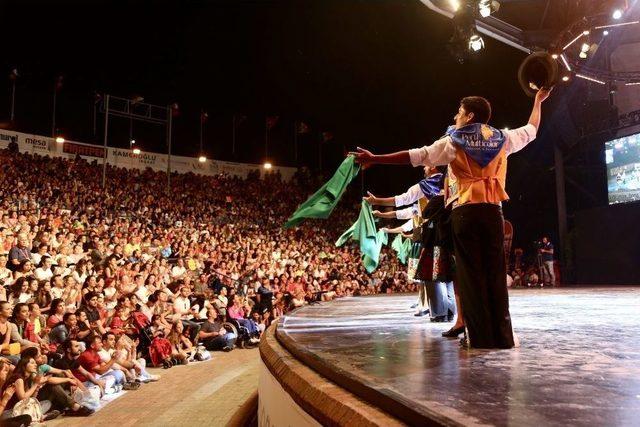 Altınköprü Halk Dansları Yarışmasında Nefesler Tutuldu