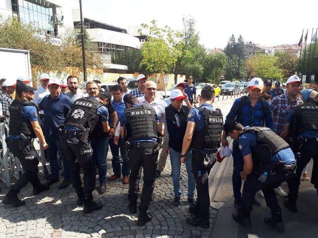 Memur-sen Üyelerinden Abd Büyükelçiliği Önünde Protesto Gösterisi