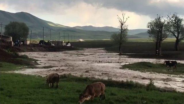 Horasan’da Sel Sonrası Dereler Taştı