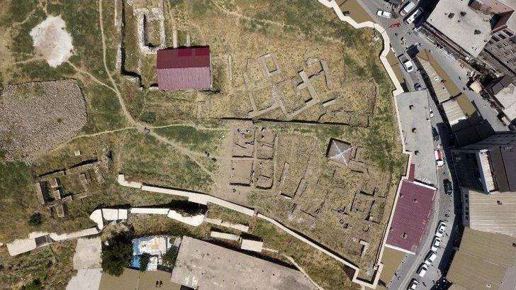 (özel Haber) Bitlis Kalesi’nde Osmanlı Dönemine Ait Mezar Bulundu G3