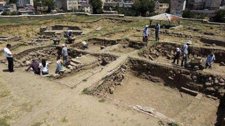 (özel Haber) Bitlis Kalesi’nde Osmanlı Dönemine Ait Mezar Bulundu G5