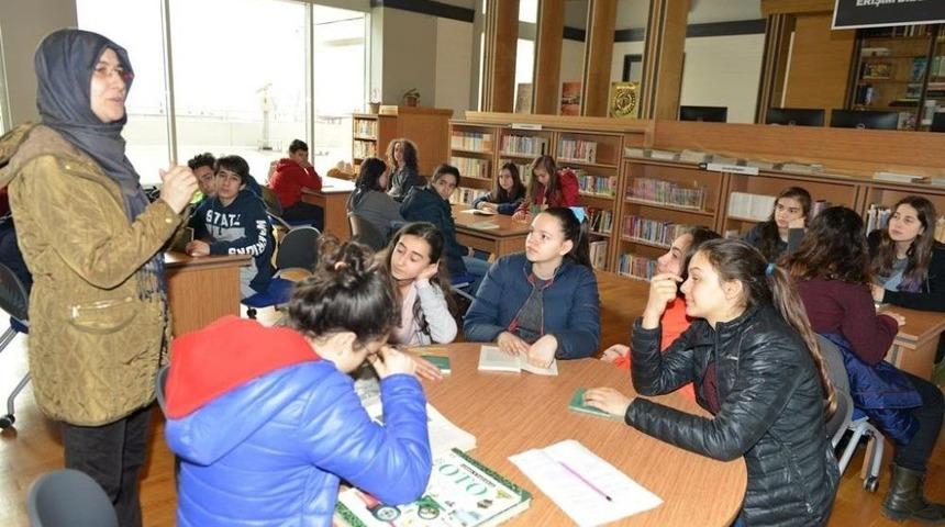 Büyükşehir Halk Kütüphanesinde Kitap Okuma Etkinliği